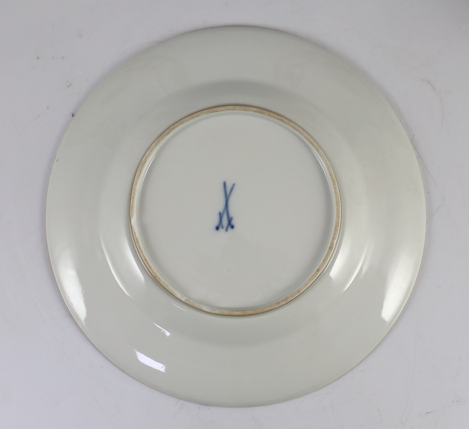 A set of five Meissen Capo di Monte style plates, 19th century, 22.7cm diameter, slight faults